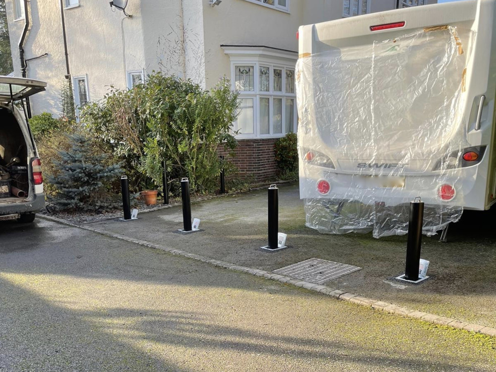 G14 Telescopic Bollards (Lift Assist)